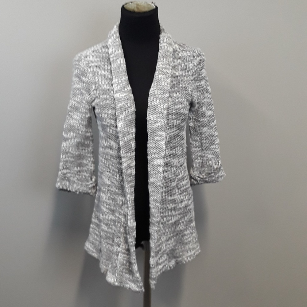 HAPPENING in the present Black &‎ White Cardigan